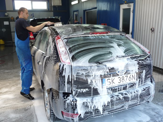 Techniki mycia samochodu